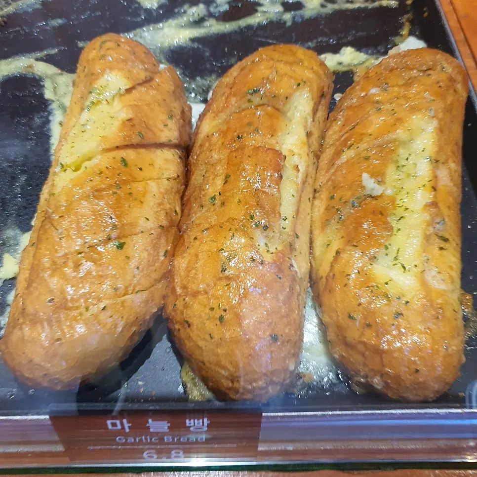 Munhwa Bakery's signature garlic bread