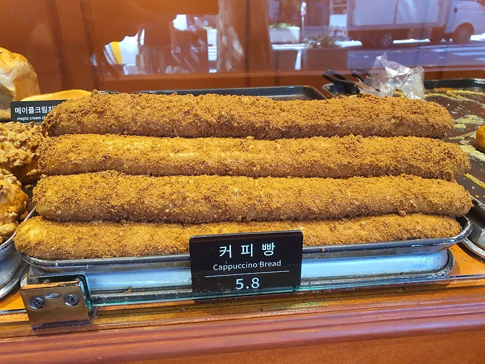 Munhwa Bakery's coffee bread, nearly 40cm long