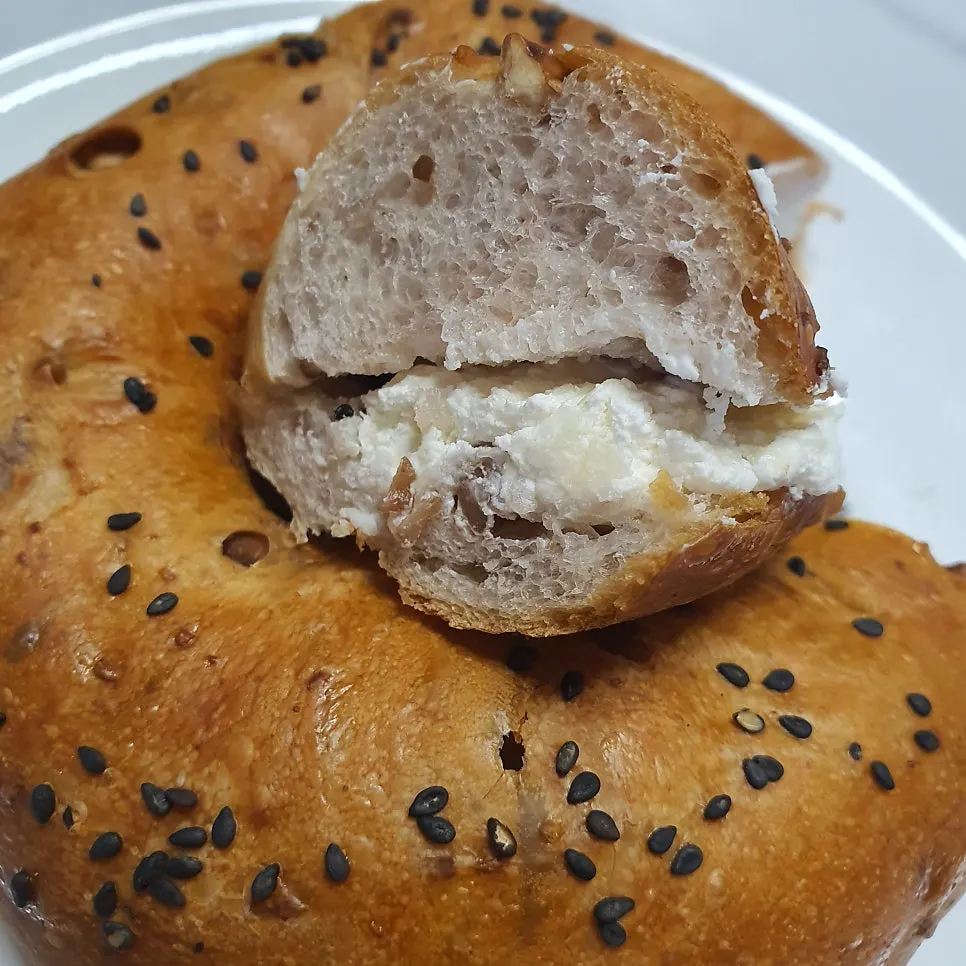 Cross-section of the bagel showing onion cream cheese
