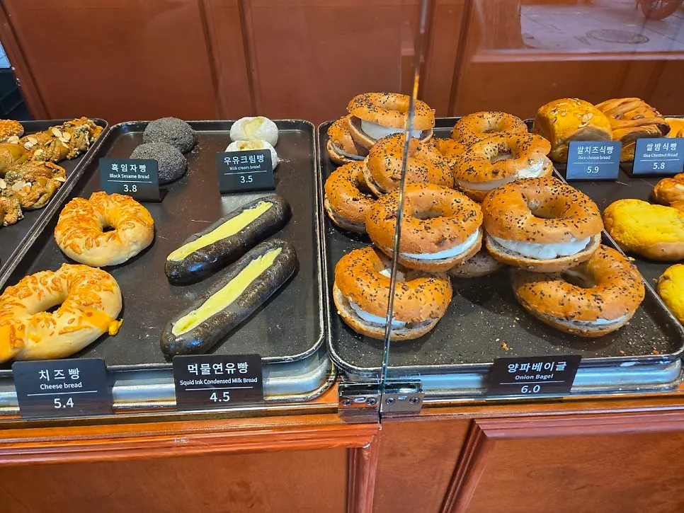 Bread display at Munhwa Bakery