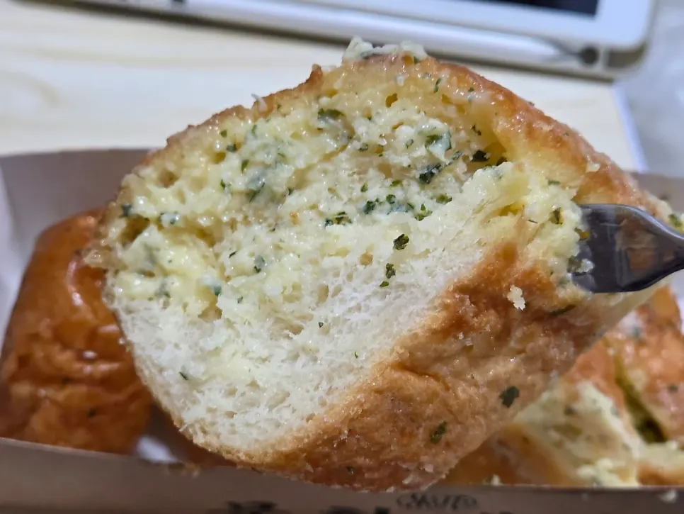 Onion bagel and garlic bread eaten alternately