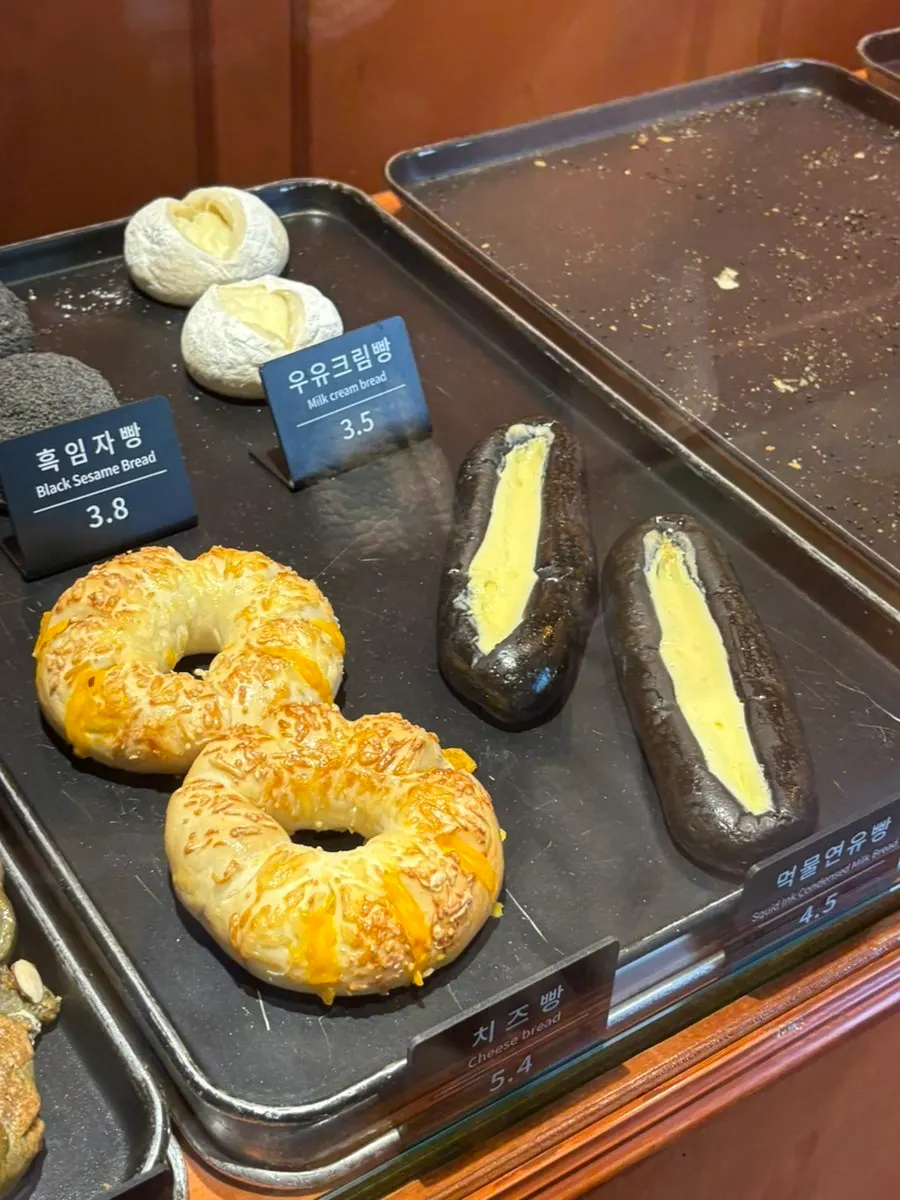 Display case with the large peanut bread