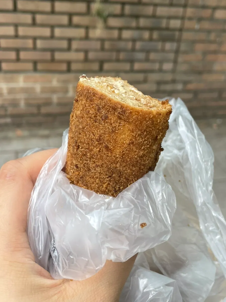 서순라길 길에서 먹은 커피빵