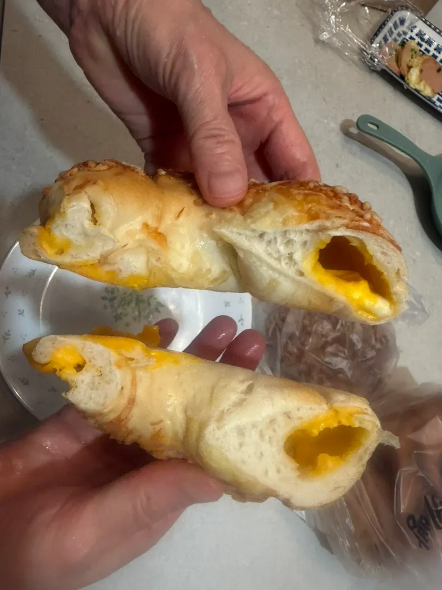 Munhwa Bakery's cheese bread packed with cheese