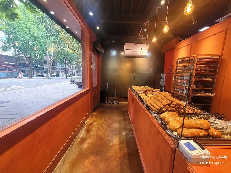 Interior of the takeout-only Munhwa Bakery shop
