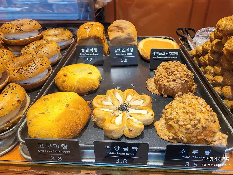 Menu and price guide at Munhwa Bakery