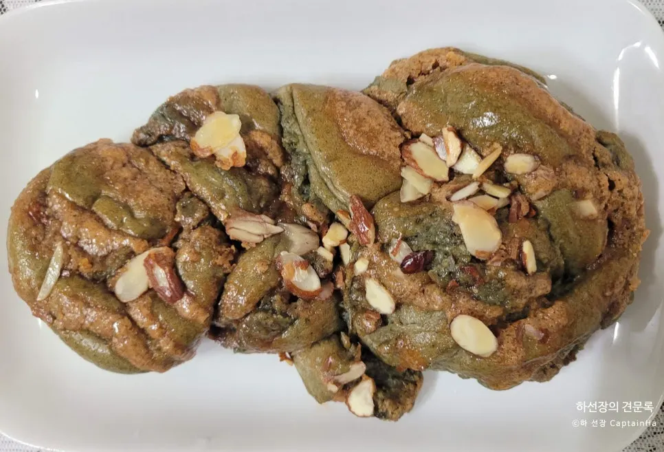 Munhwa Bakery's mugwort rice cake bread topped with almond slices