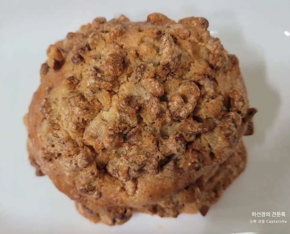 Munhwa Bakery's walnut bread packed full of walnuts
