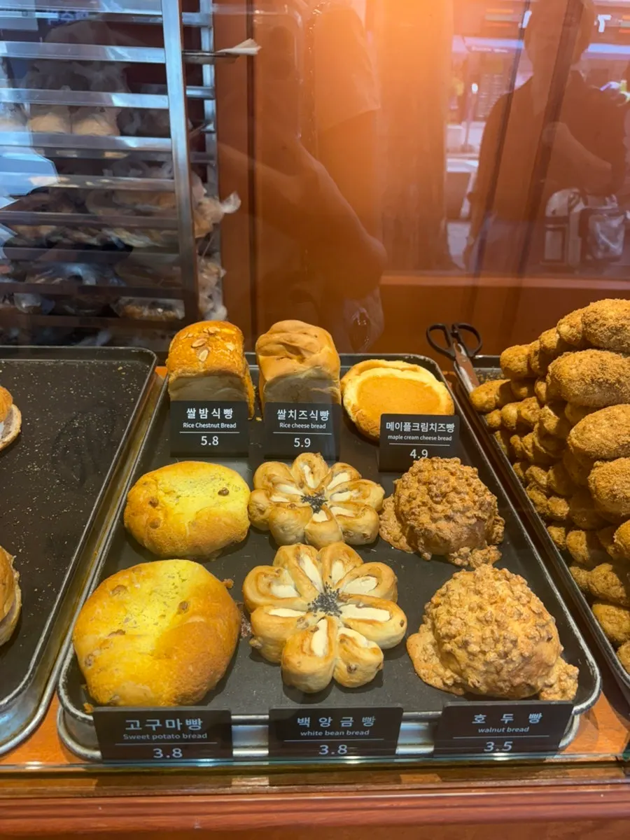 Munhwa Bakery breads arranged by type