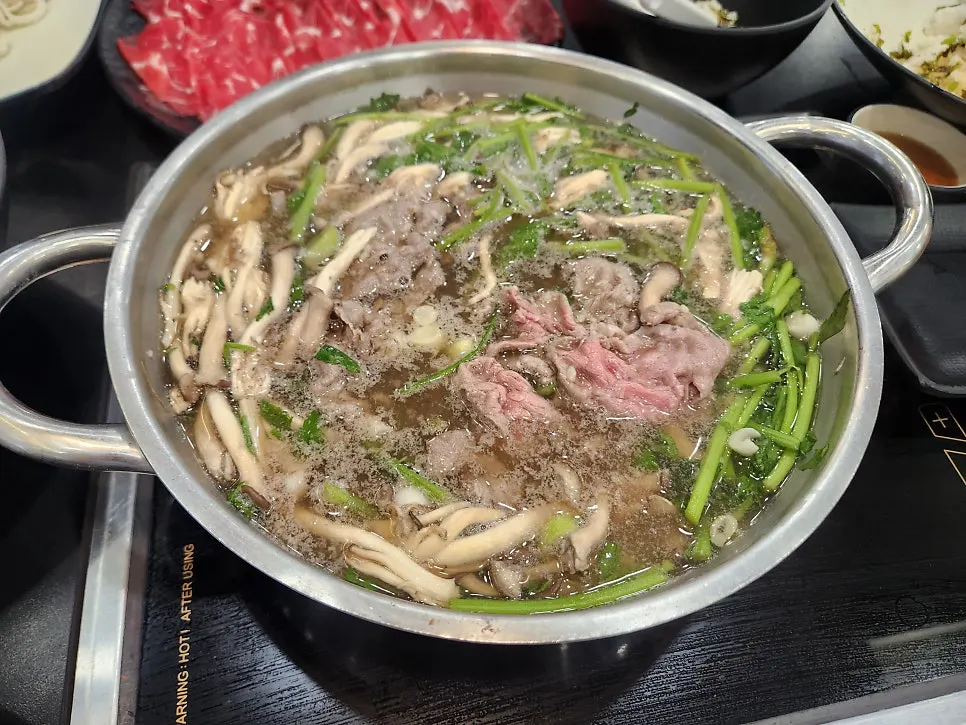 문현동 윤우재 샤브칼국수 상차림