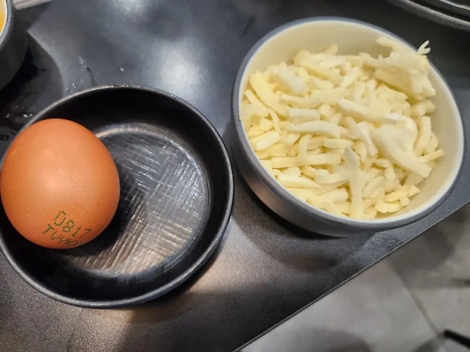 5분 익힌 칼국수 한 그릇
