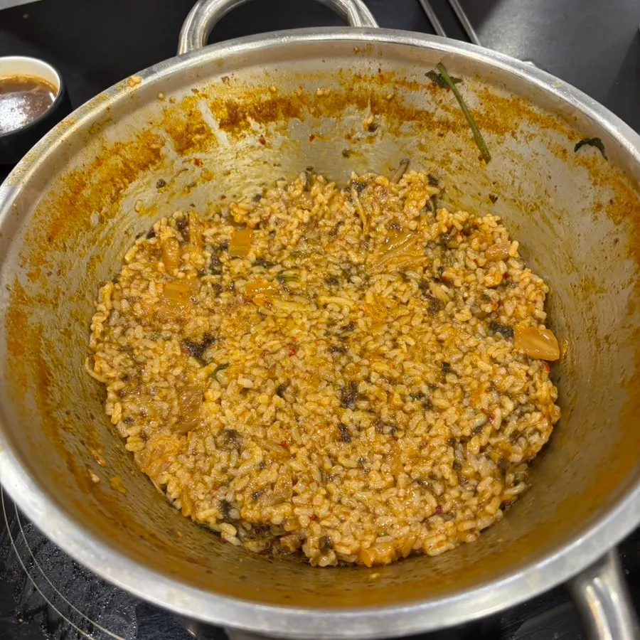Finished spicy fried rice in the pot
