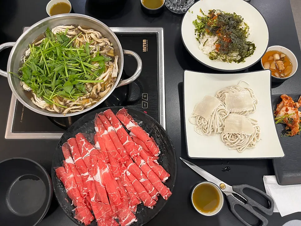 Shabu-shabu spread full of minari and mushrooms