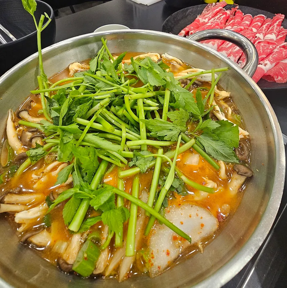 A meal at Yunujae Munhyeon Shabu Kalguksu