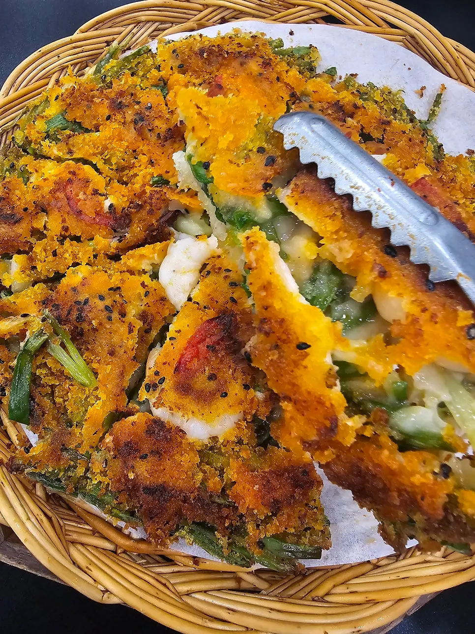 Crisply cooked seafood pajeon