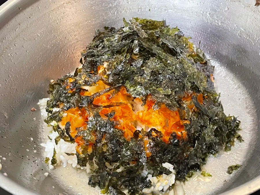 Finishing fried rice pressed flat on the griddle