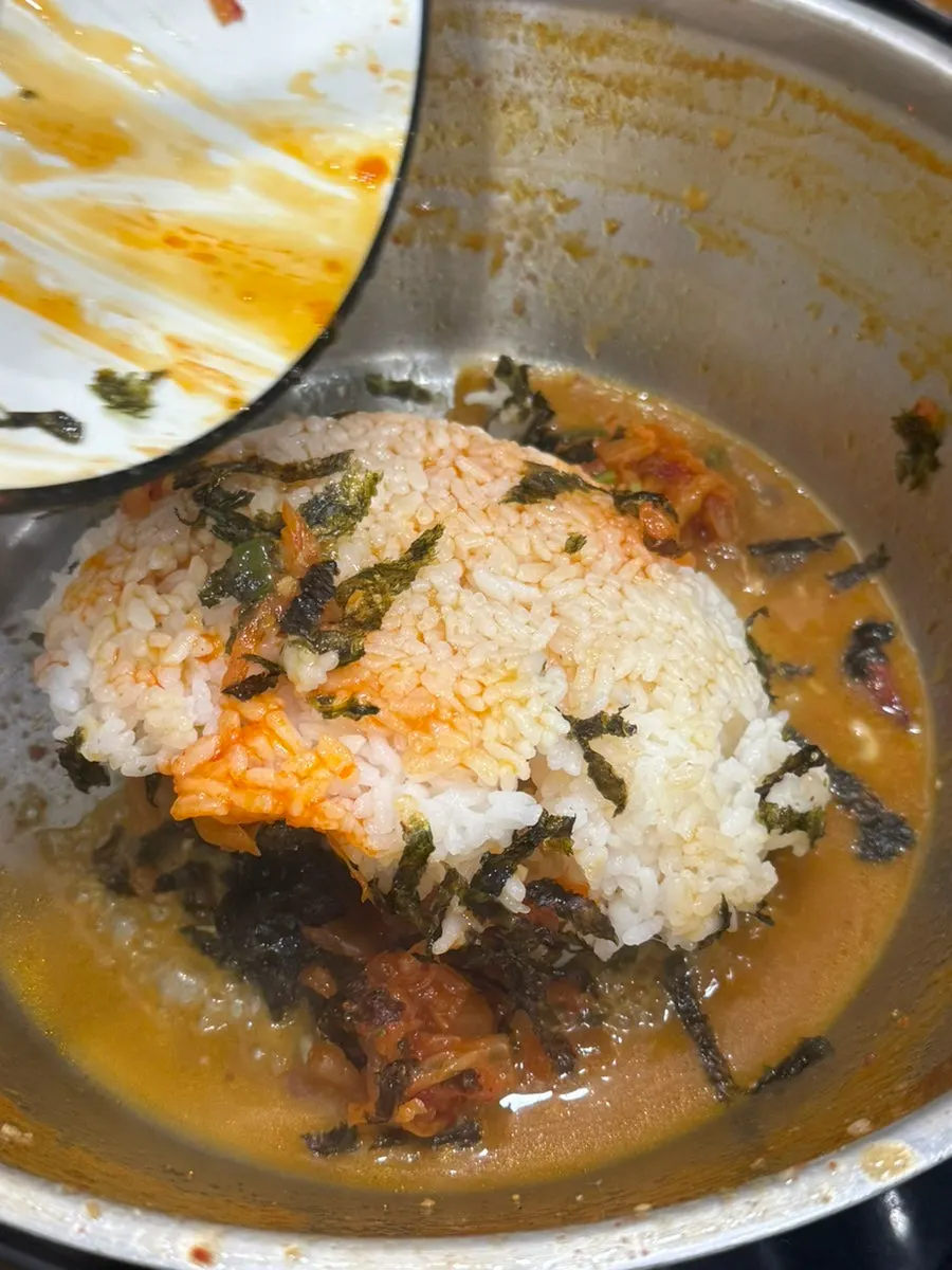 칼국수 먹고 남은 육수에 만든 볶음밥