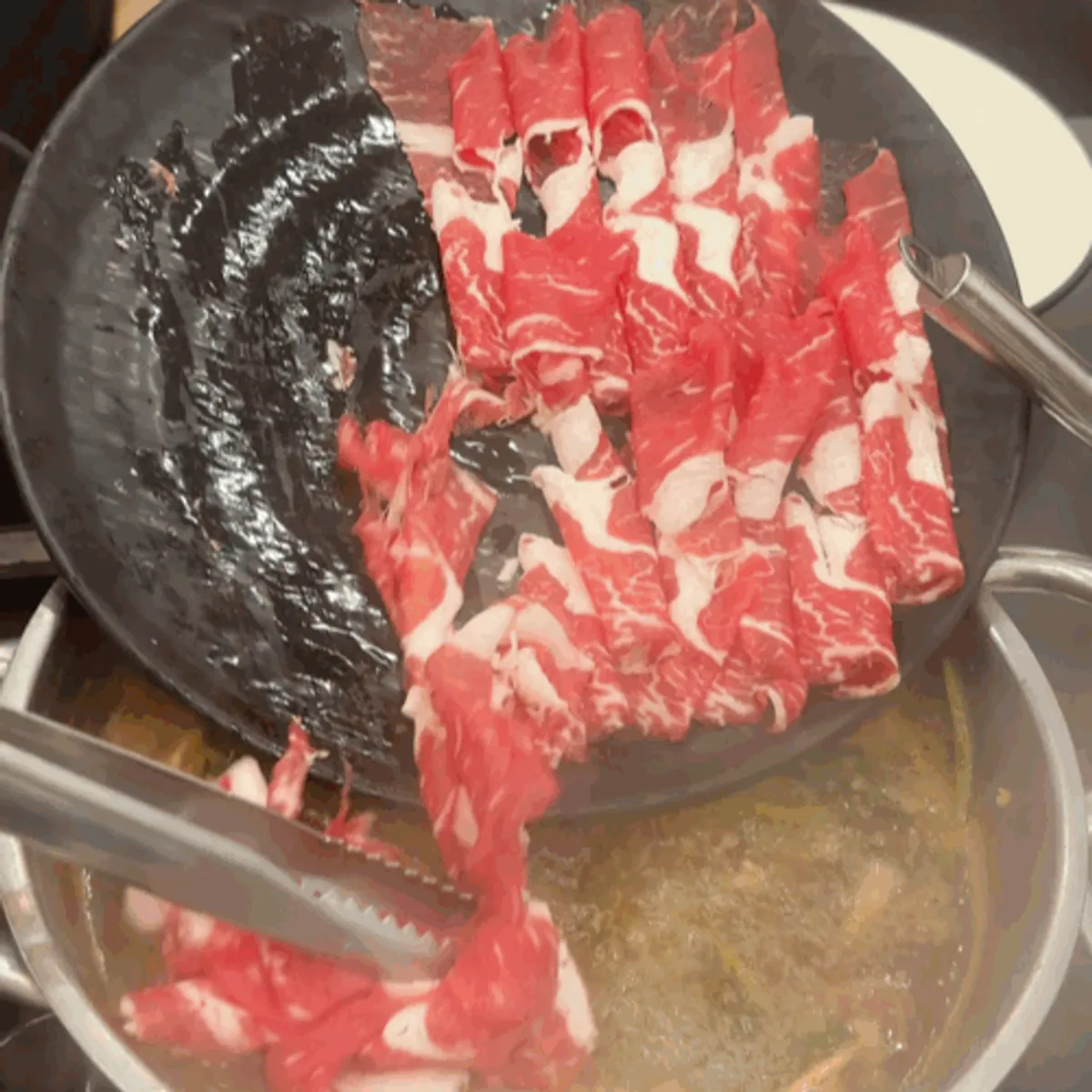 Main image of Yunujae Munhyeon Shabu Kalguksu in Munhyeon-dong