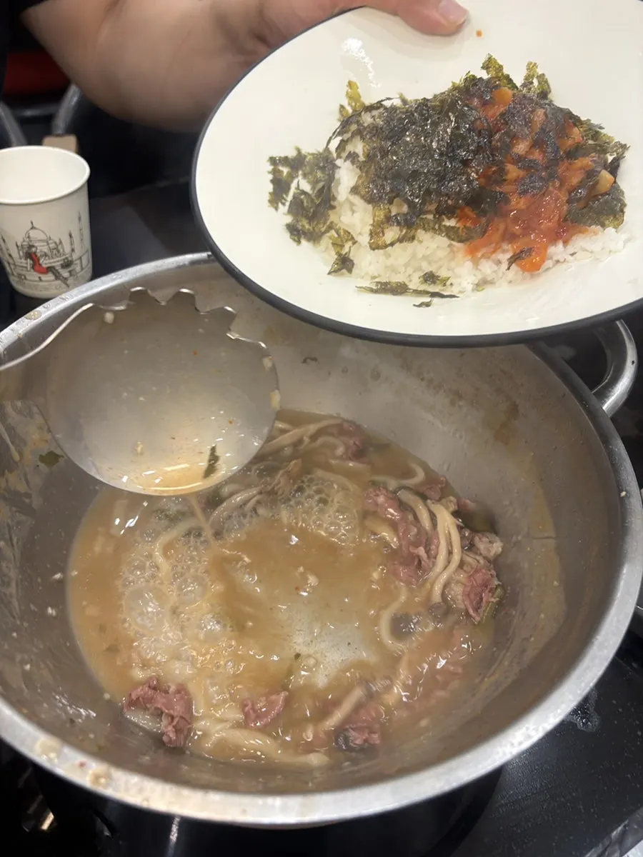 넉넉한 양의 샤브칼국수 상차림