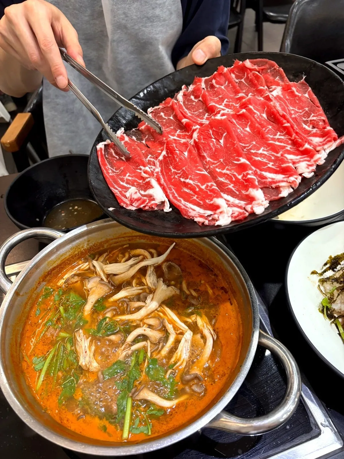 추가한 버섯미나리모듬 접시