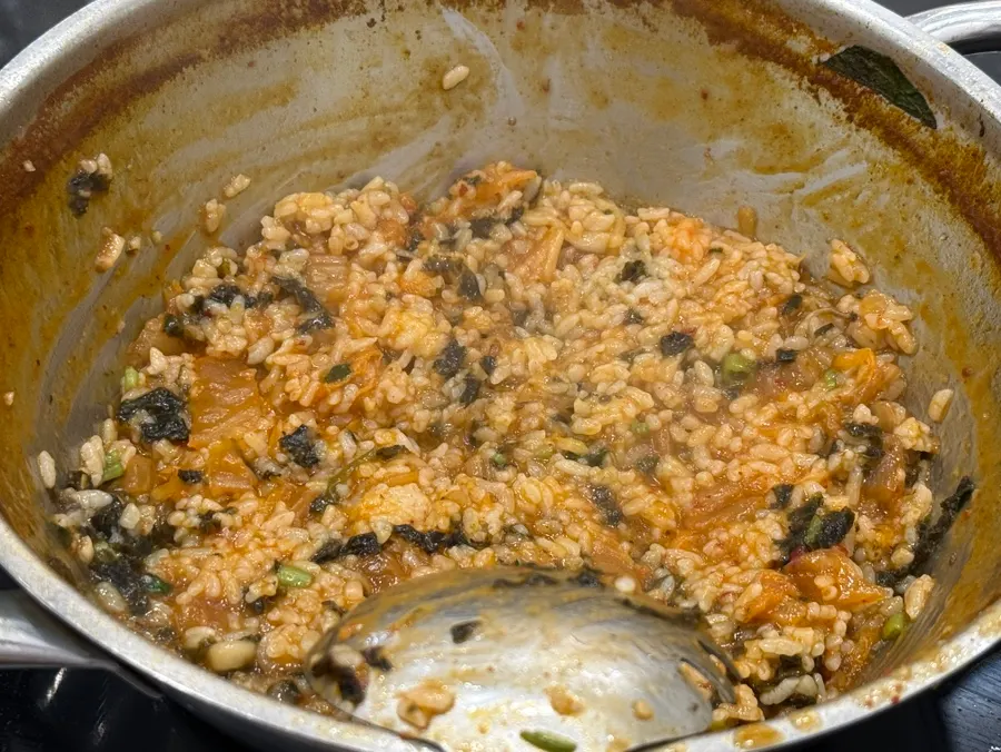 밑은 볶음밥 위는 죽인 마무리 볶음죽