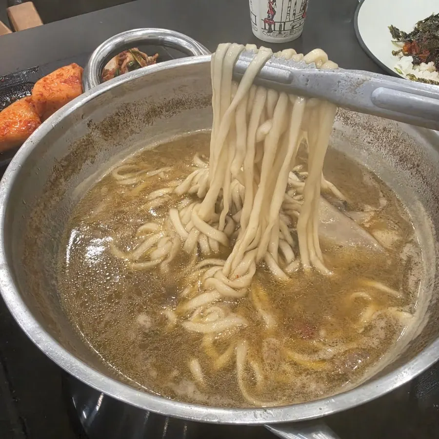 부드럽게 익은 등심 샤브 한 점