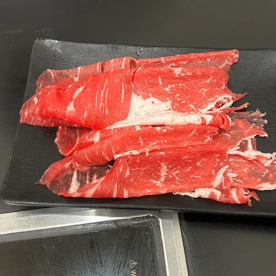 추가로 주문한 등심 70g 접시