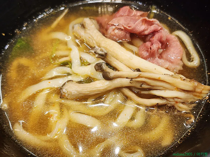 A finished bowl of shabu kalguksu