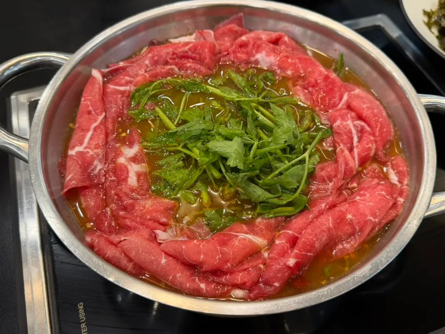 윤우재 문현샤브 칼국수 얼큰 샤브샤브 한 상