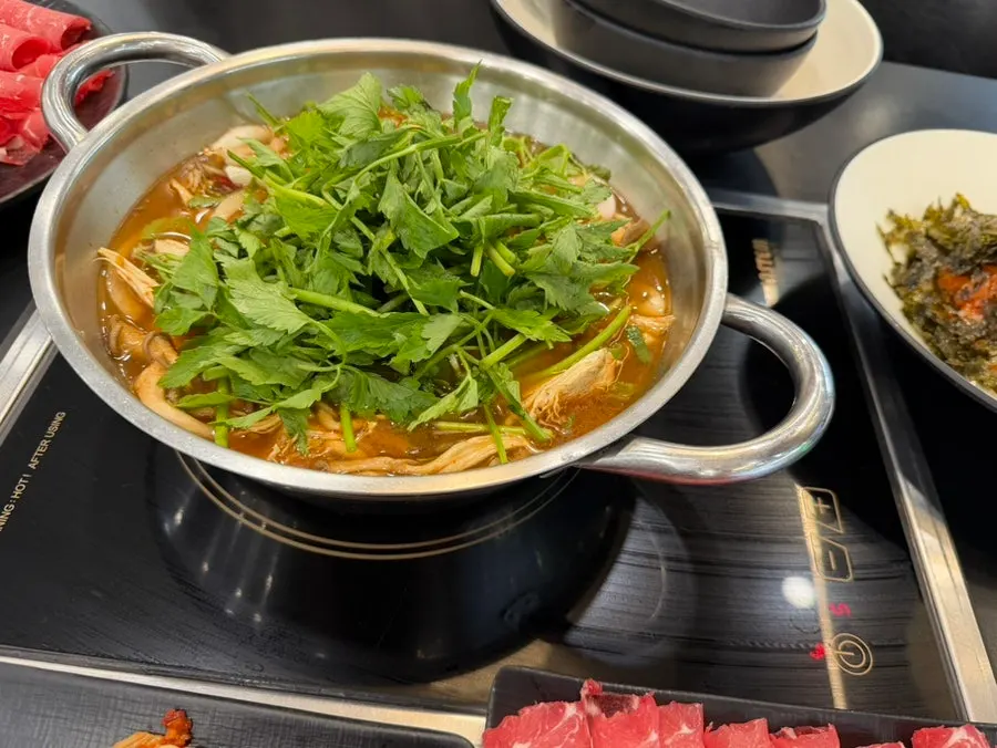 윤우재 문현샤브 칼국수 메뉴판