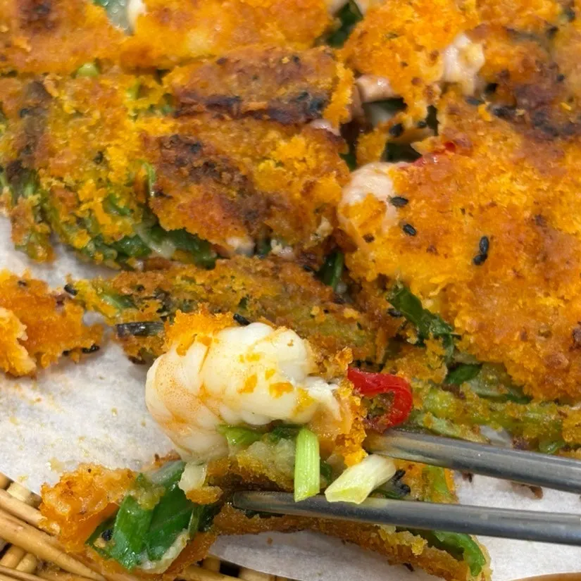 A crispy-fried piece of seafood pajeon