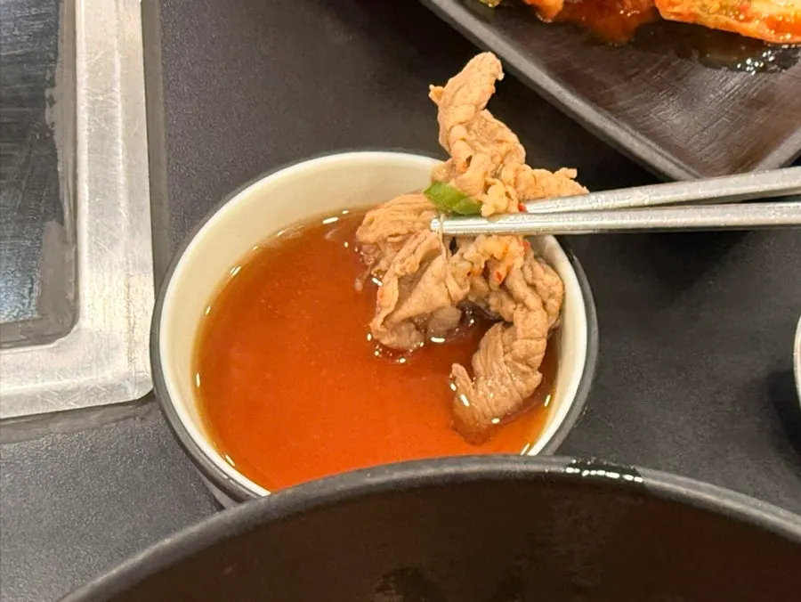 버섯을 넣어 푸짐해진 샤브샤브 냄비