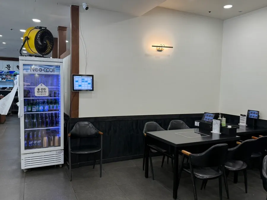 윤우재 문현샤브칼국수 홀 전경