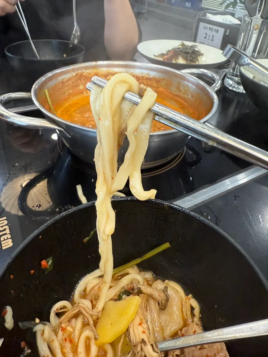부드럽게 익은 샤브샤브 등심 클로즈업