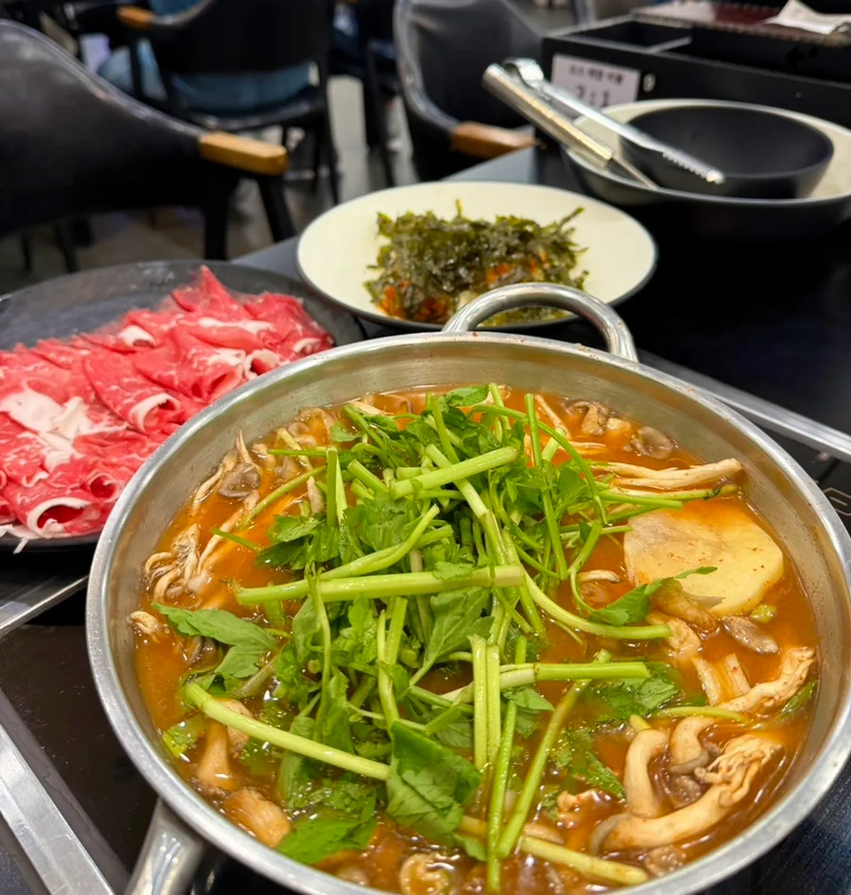 Self-serve bar with broth, kimchi and kkakdugi