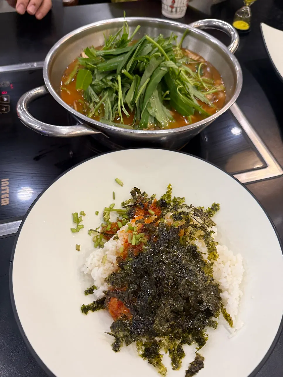 Interior of Yunujae Munhyeon Shabu Kalguksu