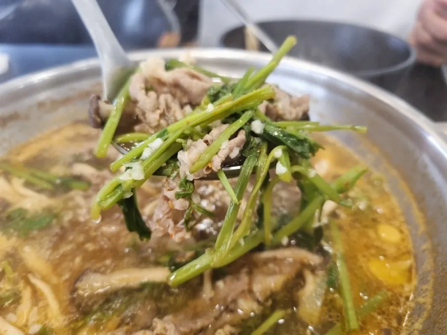 A bowl of shabu kalguksu served up