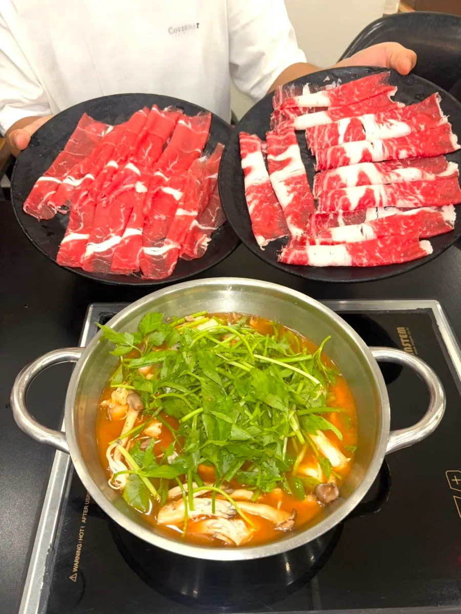얼큰 샤브칼국수와 수제비 사리 주문