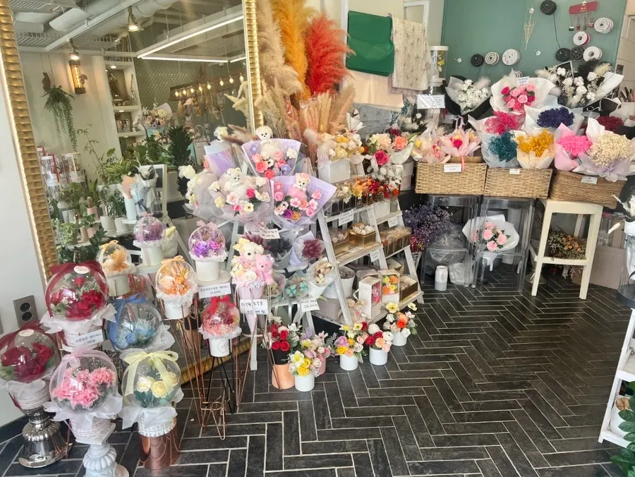Interior of the large flower shop on Park Habio's first floor