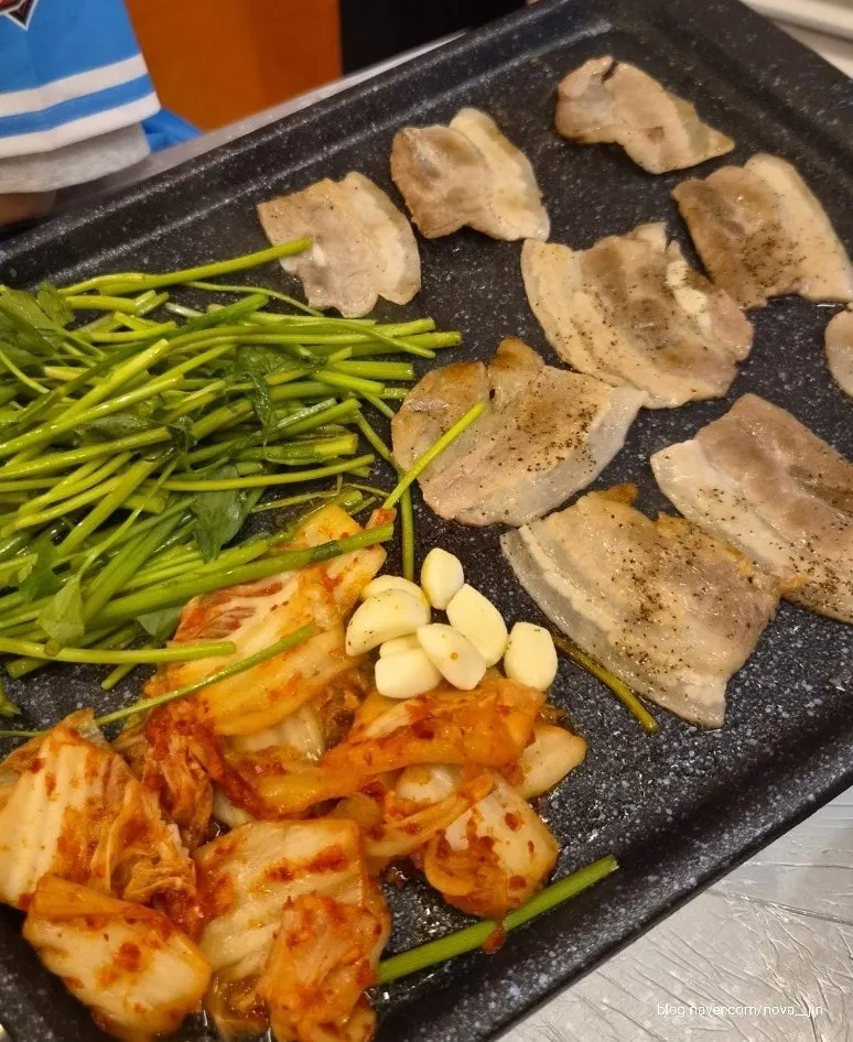 문정동 고기집 미나리 냉삼 외관