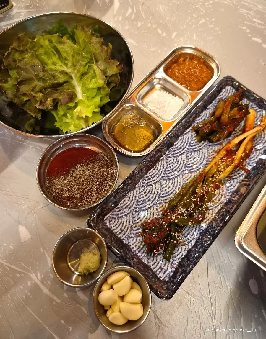 미나리 냉삼 메뉴판