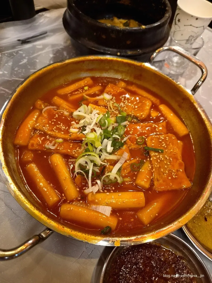 육즙 살아있는 뽈항정살 한 점