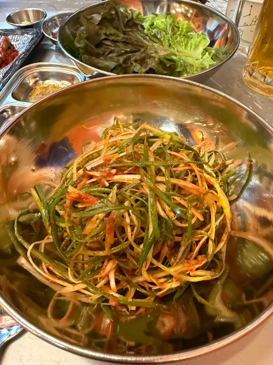 노릇하게 구워진 꽃냉삼 한 점