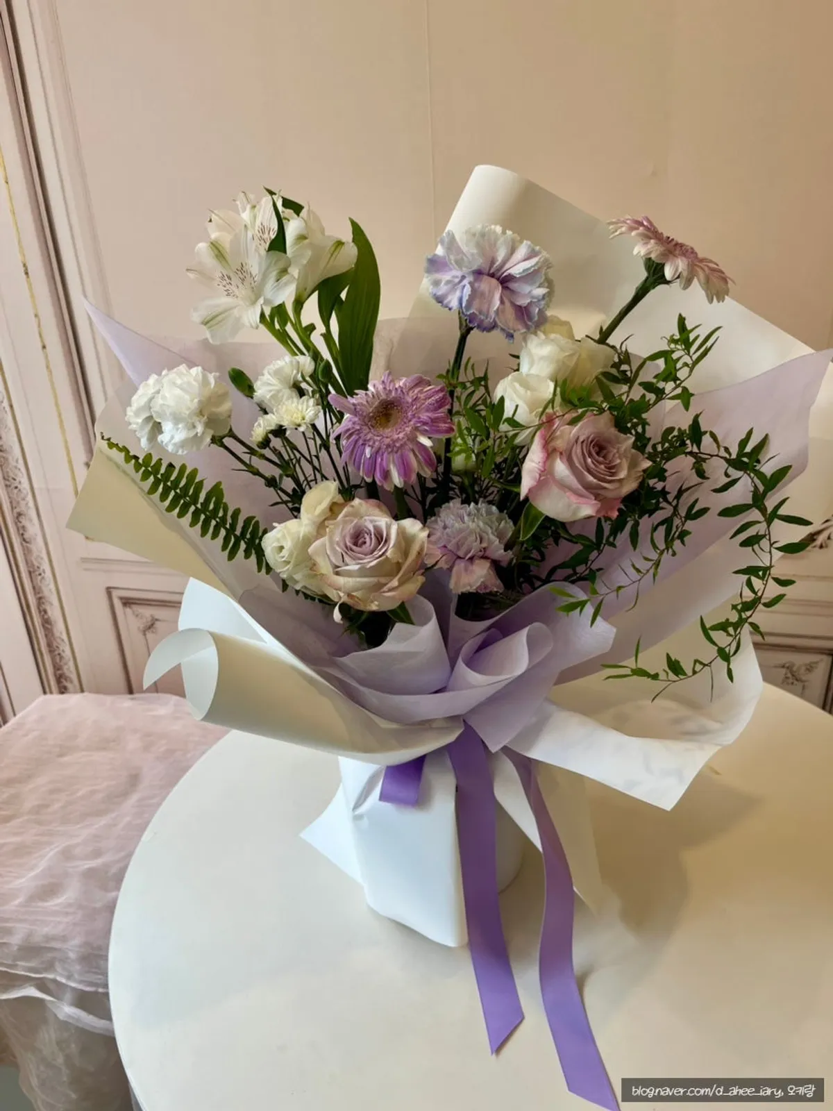 The completed, full-looking S-size bouquet