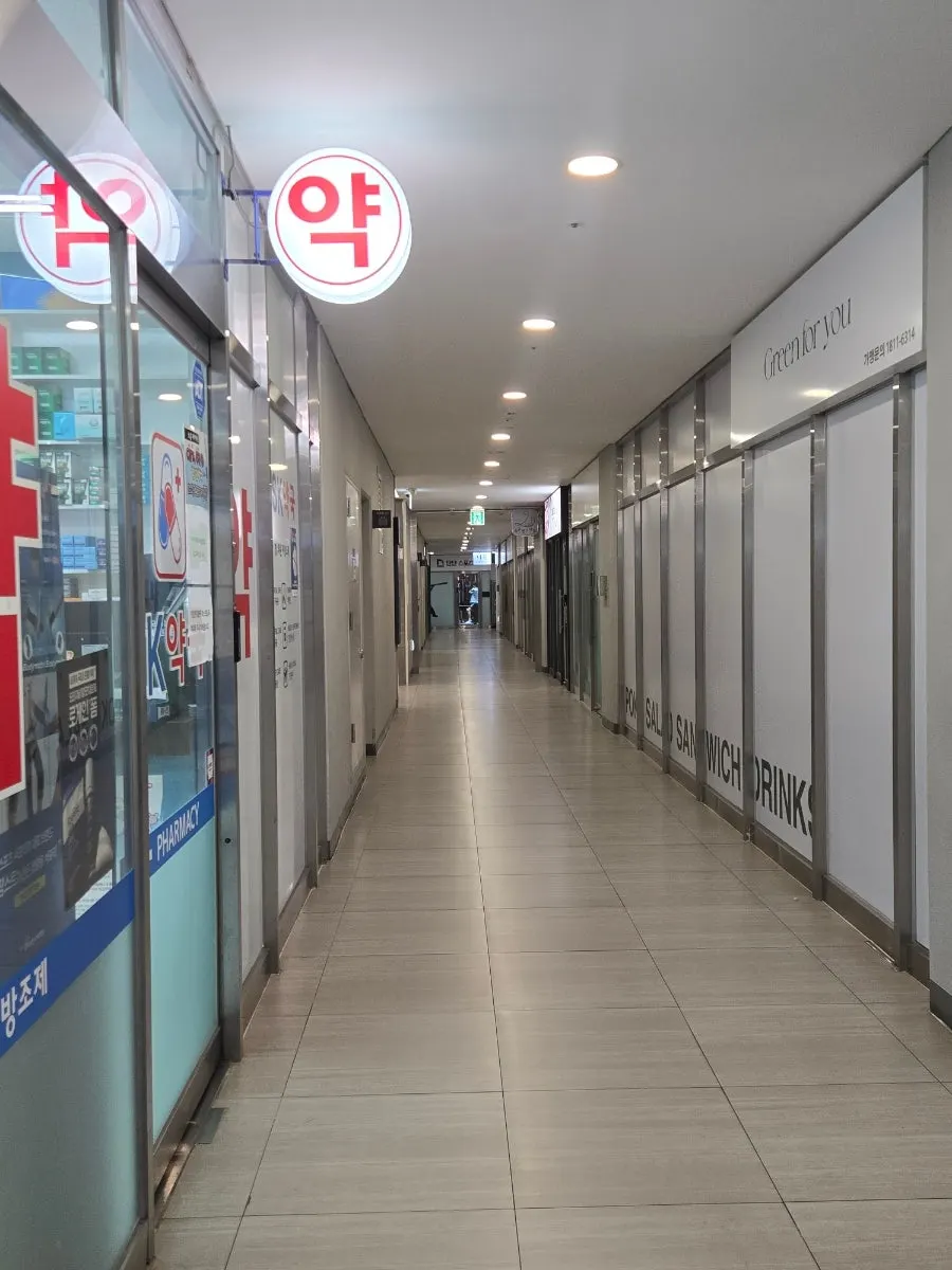 Entrance to Lash Doll's Munjeong branch on the right side of the underground mall