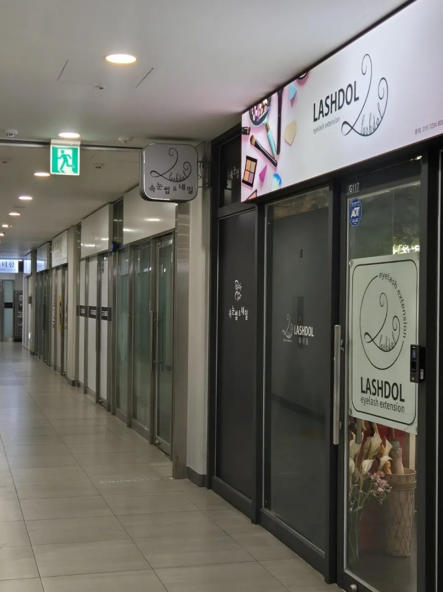 Storefront sign for Lash Doll's Munjeong branch