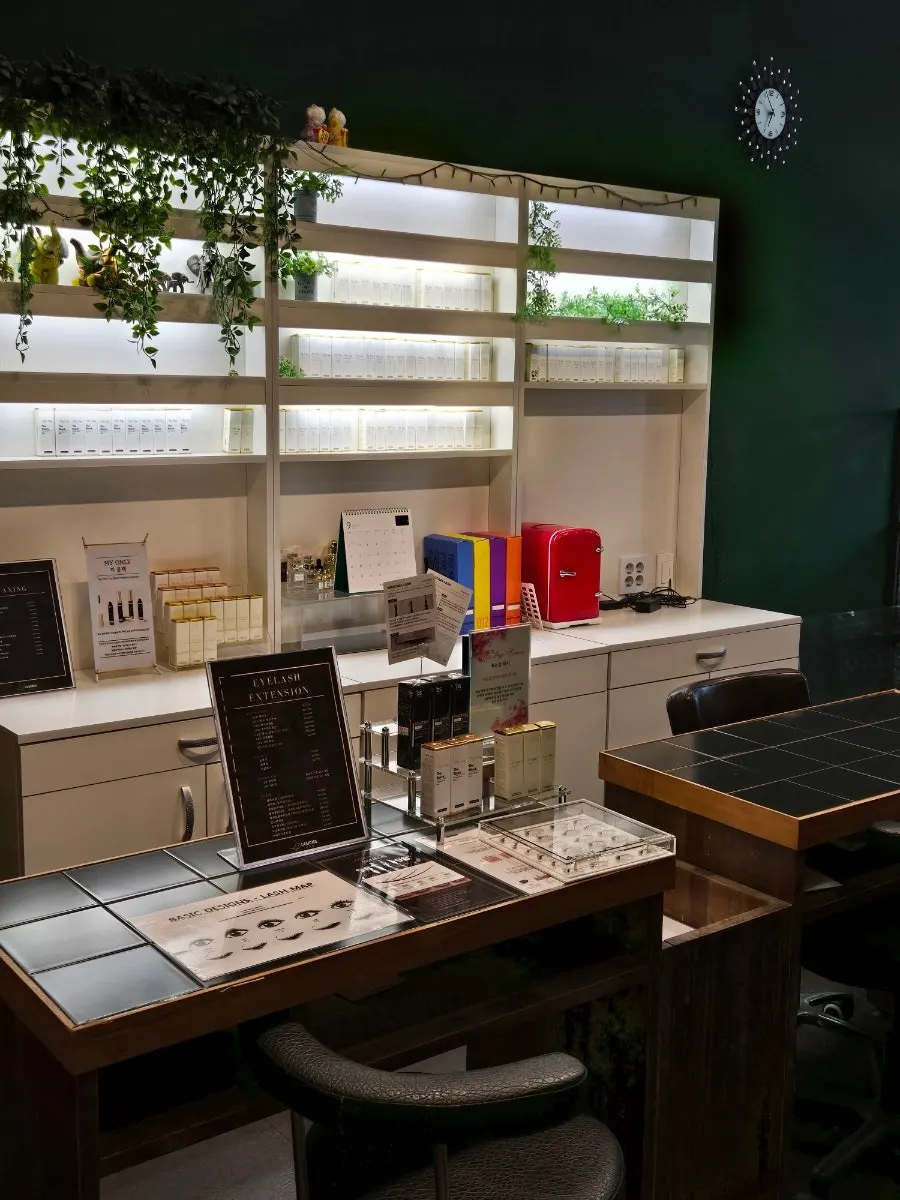 Separate consultation space at Lash Doll's Munjeong branch