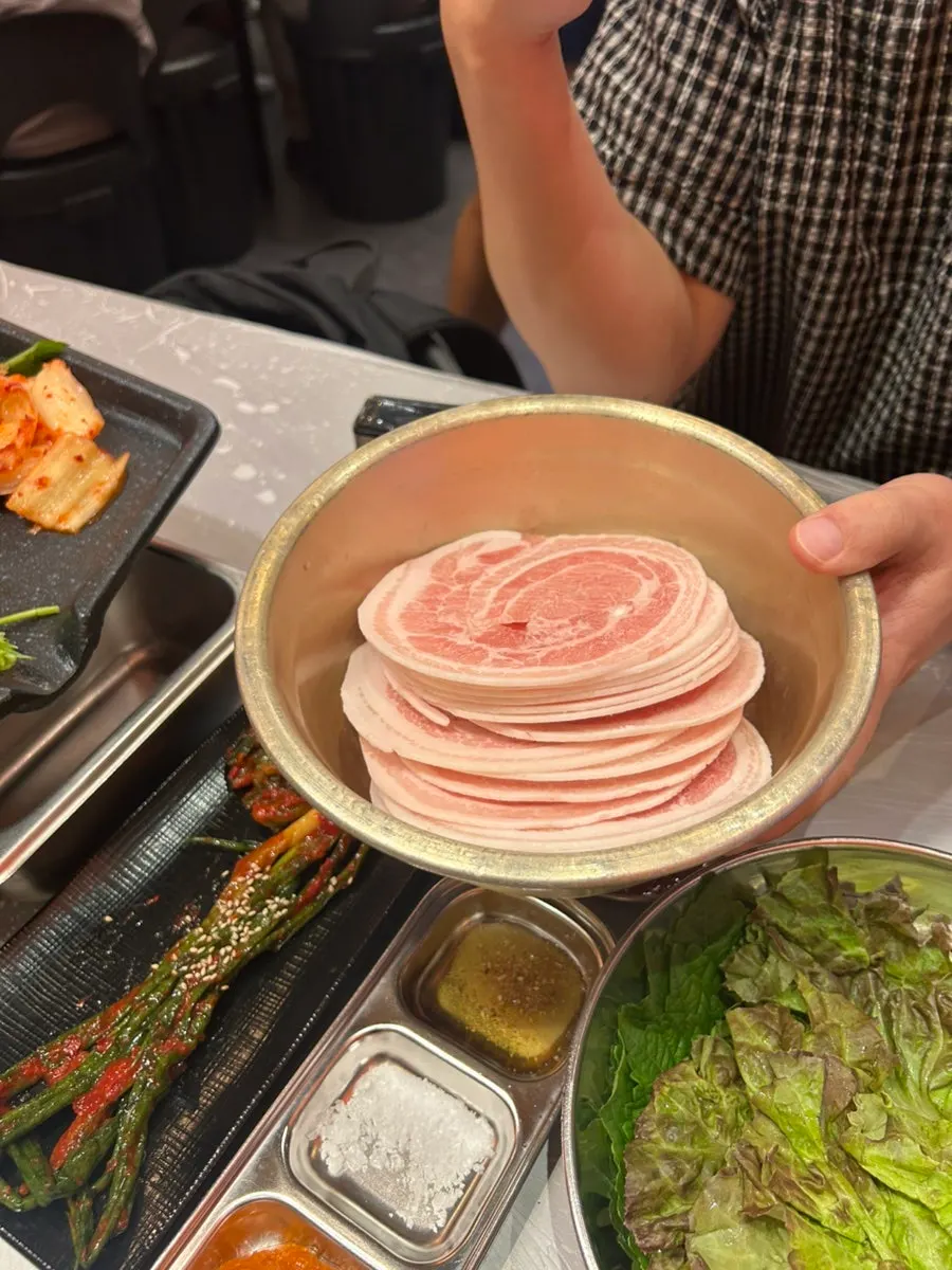 Minari flower pork belly served at the table