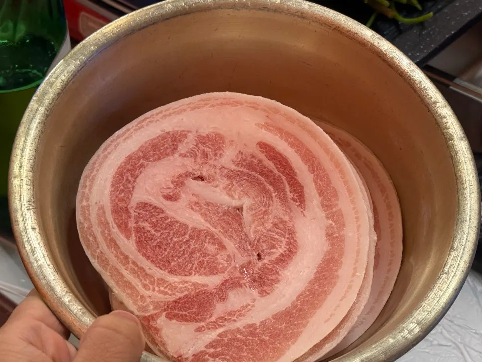 A plate of flash-frozen raw flower naengsam meat