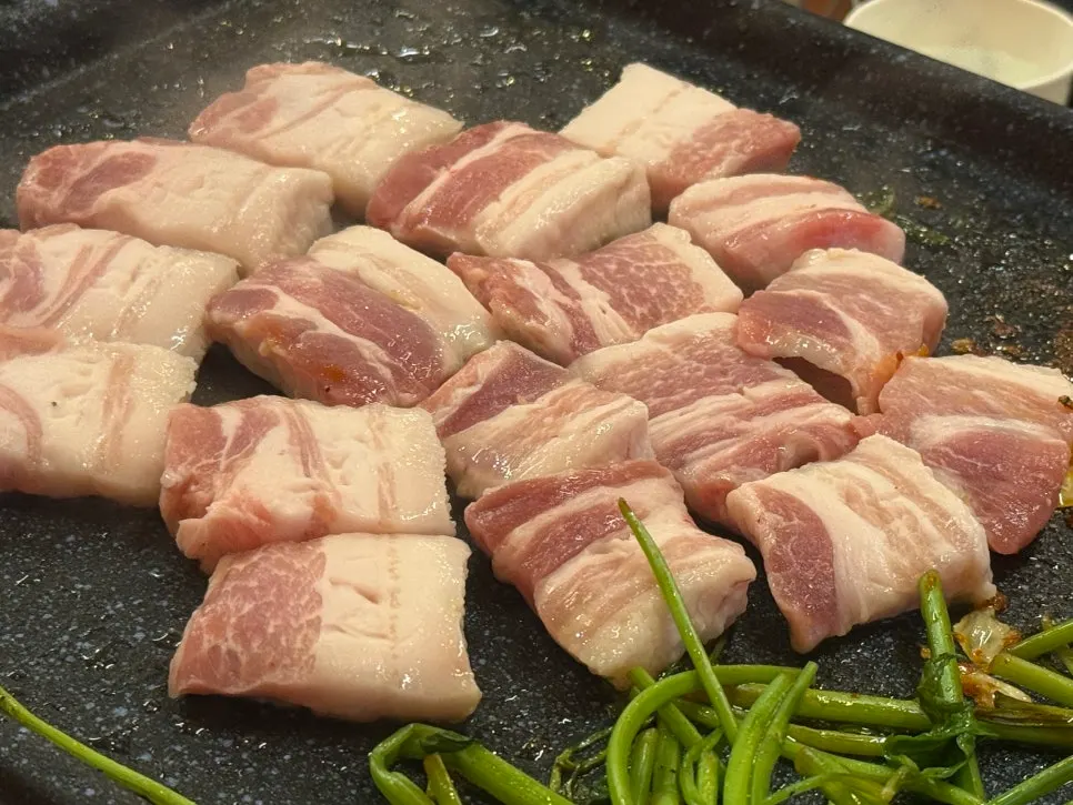 Thick raw minari fresh pork belly meat